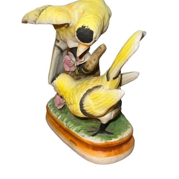 VINTAGE 1950's JAPAN PORCELAIN FINCH FAMILY BIRD FIGURINE TREE BRANCH W/ FLOWERS - Picture 4 of 7